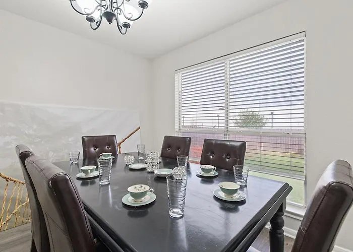 Family Retreat Near Kalahari Sleeps 10 Modern *