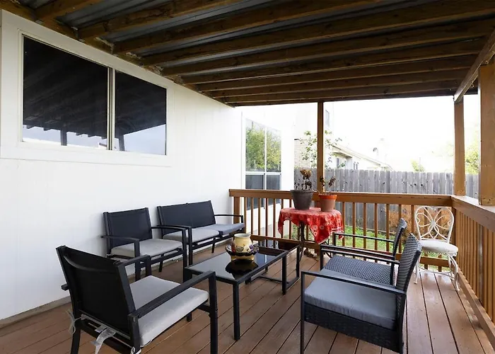 Family Retreat Near Kalahari Sleeps 10 Modern *