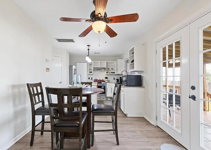 Family Retreat Near Kalahari Sleeps 10 Modern *