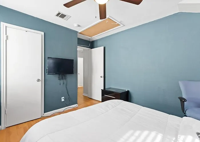 Holiday home Family Retreat Near Kalahari Sleeps 10 Modern