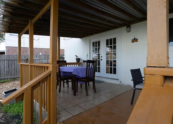 Holiday home Family Retreat Near Kalahari Sleeps 10 Modern Round Rock