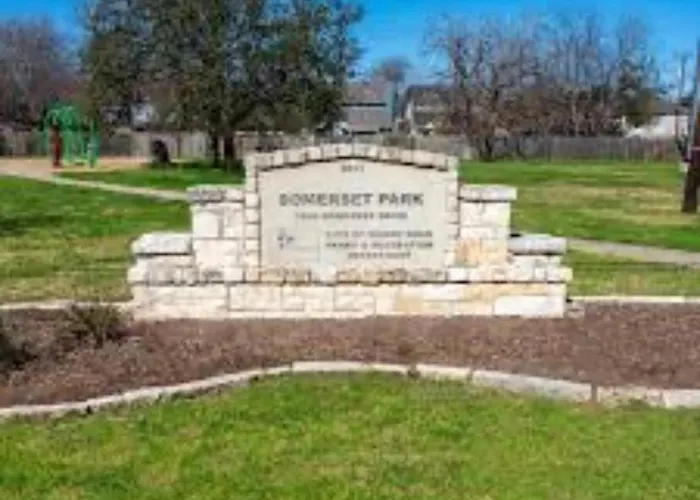 Holiday home Family Retreat Near Kalahari Sleeps 10 Modern Round Rock